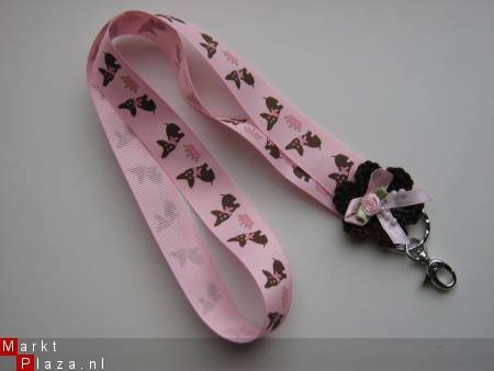 ** Chihuahua keycord met gehaakte bloem (roze) - 0