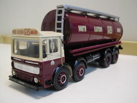 DSCN6484 Corgi 97932 AEC ErgoMatic Cylindrical Tanker North - 1