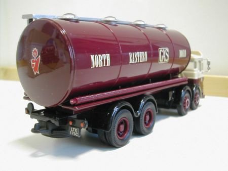 DSCN6484 Corgi 97932 AEC ErgoMatic Cylindrical Tanker North - 1