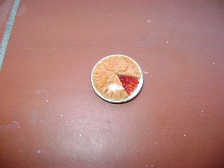heerlijke kersenvlaai op zilverkleurige schaal poppenhuis - nr. 1