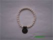 edelsteen armband wit koraal en antiek brons kralen en munt - 1 - Thumbnail