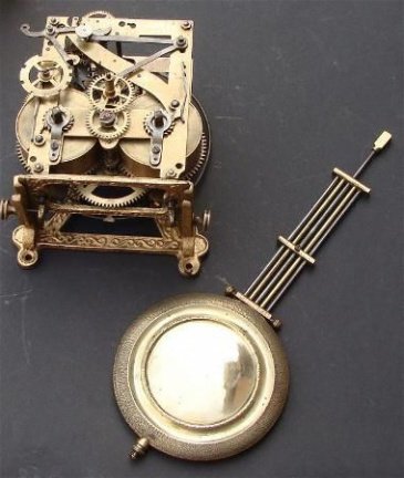 === Uurwerk + slinger = Kienzler= oud === 9238 - nr. 1