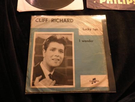 Te koop drie singles van Cliff Richard - 1