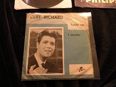 Te koop drie singles van Cliff Richard