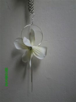 mooie witte bloemoorbel geschikt voor bruid - 1