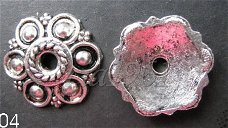 tibetaans zilver:bead caps 04 -13,5 mm