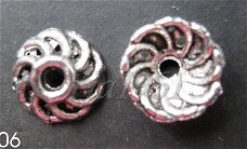 tibetaans zilver:bead caps 06 : 9 mm:10 voor 0,75