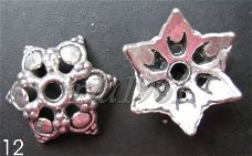 tibetaans zilver:bead caps 12 - 14 mm