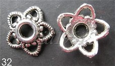 tibetaans zilver:bead caps 32 - 11 mm