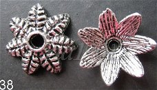 tibetaans zilver:bead caps 38 - 13 mm