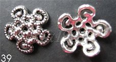 tibetaans zilver:bead caps 39 - 12 mm