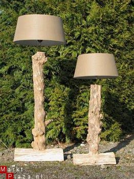 Mooie lampen van oud hout, boomstronk, koffiehout, boomstam - 1