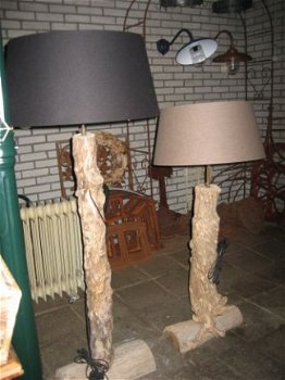 Mooie lampen van oud hout, boomstronk, koffiehout, boomstam - 4