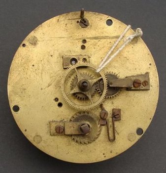 Pendule uurwerk voor onderdelen = balans =10716 - 0