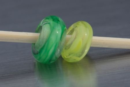1 glaskraal / bead voor beads armband limegroen lint. - 1