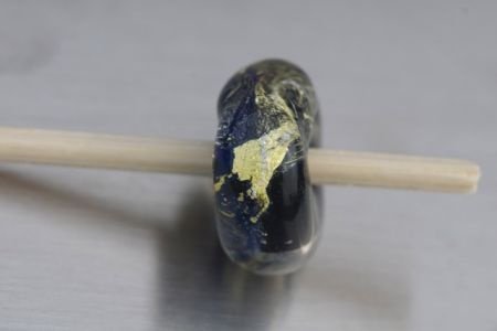 1 glaskraal / bead voor trllbeads armb zwart met bladzilver. - 1