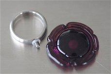 Ringtop glasbead amethist bloem verwisselbaar.