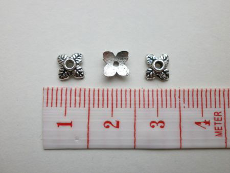 Kralenkapjes kleine blaadjes 5,5 mm oudzilverkleur. - 1