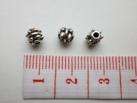 Kralenkapjes kleine blaadjes 5,5 mm oudzilverkleur. - 1