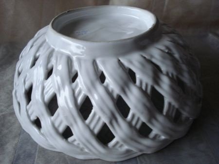 Wit gevlochte broodschaal van aardewerk in perfecte staat - 1