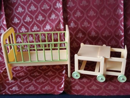 poppenhuis oud bedje en kinderstoel groot formaat retro - 1