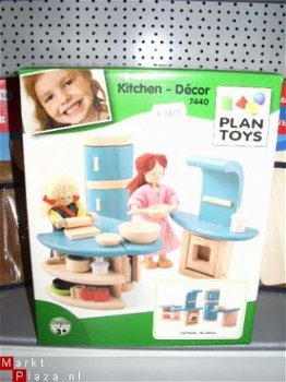 Keuken meubelset, van hout, voor poppenhuis. van Plan Toys. - 1