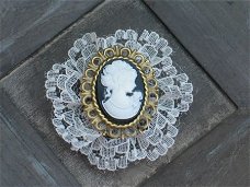 cameo 24x18 with frame black