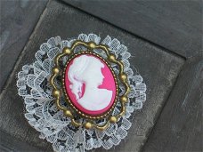 cameo 28x21 with frame 2 pink