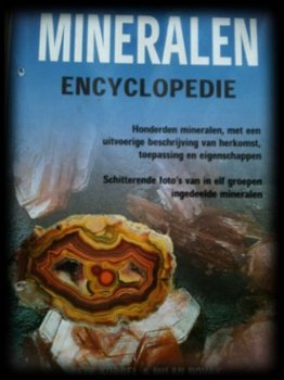 Geïllustreerde mineralen encyclopedie, Petr Korbel en Milan - 1