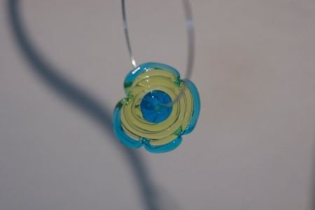 Oorbellen / ringen met lime aqua glasbloemen / beads. - 1