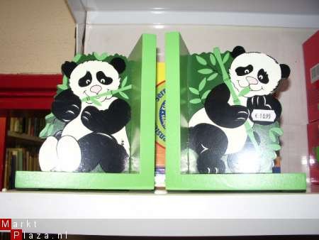 Boensteunen, Panda, twee stuks. Van Hout. - 1