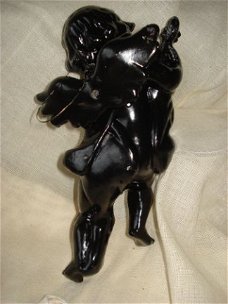 zwarte engel van kunststof heel licht 28 cm hoog ook in wit