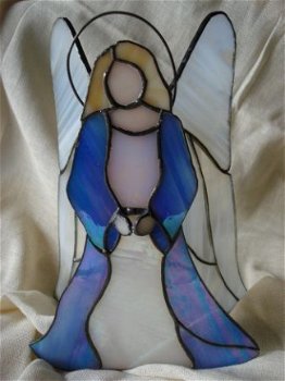 Handgemaakte staande engel van blauwTiffany glas iriserend - 1