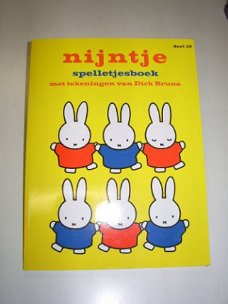 Nijntje Spelletjesboek. Met tekeningen van Dick Bruna.