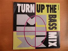 Turn up the bass The mix : Radio edit