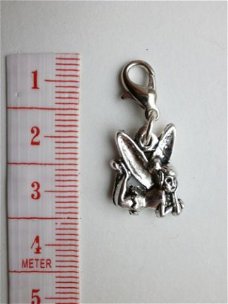 Sprookjes: Charm elfje Tinkerbell 17 x 13 mm.