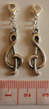 Charm muzieksleutel 27 x 11 mm.