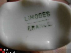 limoges wit  porseleinen gietertje 5 cm hoog