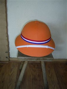 Oranje tropenhelm