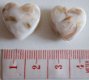 Kraal kunststof hartje met stukjes parelmoer 16 x 16 mm. - 1 - Thumbnail