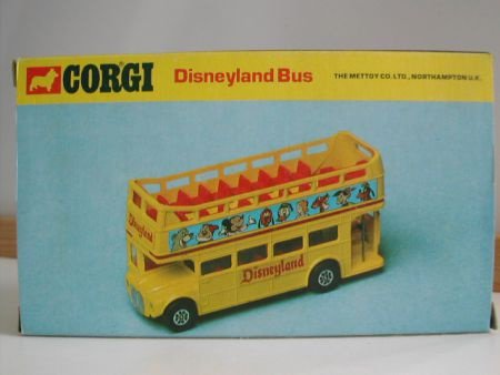 DSCN16461 Corgi 477 Routemaster Bus Disneyland - 1