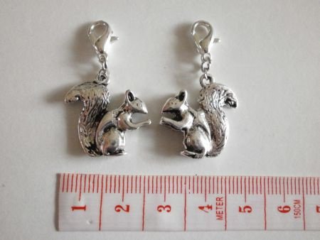 Natuur : Dieren : Charm eekhoorn 21 x 21 mm. - 1