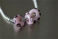 3 handgemaakte roze beads inclusief armband. - 1 - Thumbnail