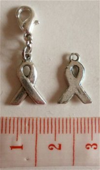 Diversen : Charm pink ribbon 14 x 10 mm. - 1