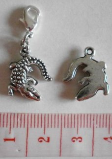 Natuur : Dieren : Charm krokodil 17 x 14 mm.