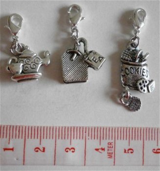 Charms set theetijd. - 1