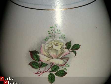 Vaas op voet van Flora Gouda (A-a-3-o) - Afbeelding 2
