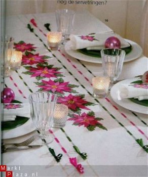 borduurpatroon 021 tafelkleed en servetten met kerststerren. - 1