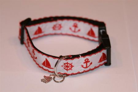 Stoere halsband wit met rode bootjes - 1