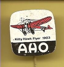 Kitty Hawk Flyer 1903 blik vliegtuig speldje ( C_050 )